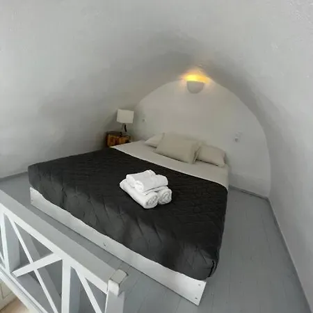 Vitamin Oia (Santorini)